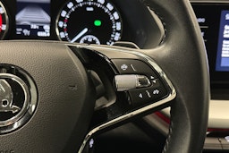 sininen Skoda Octavia 2023 kuva 18.