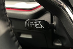 sininen Skoda Octavia 2023 kuva 19.