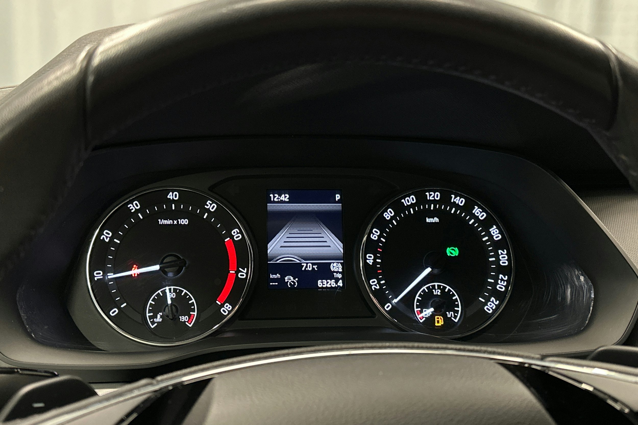 sininen Skoda Octavia 2023 kuva 20.