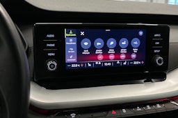 sininen Skoda Octavia 2023 kuva 24.