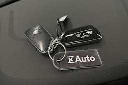 sininen Skoda Octavia 2023 kuva 28.