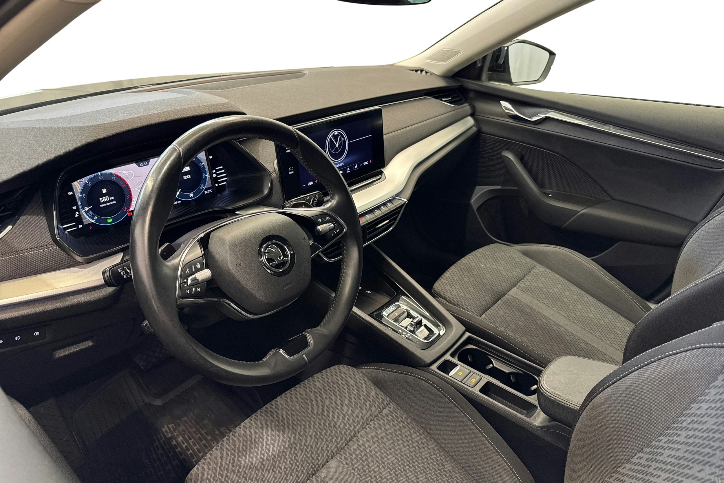 musta Skoda Octavia 2023 kuva 7.