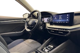 musta Skoda Octavia 2023 kuva 10.
