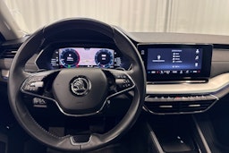 musta Skoda Octavia 2023 kuva 16.