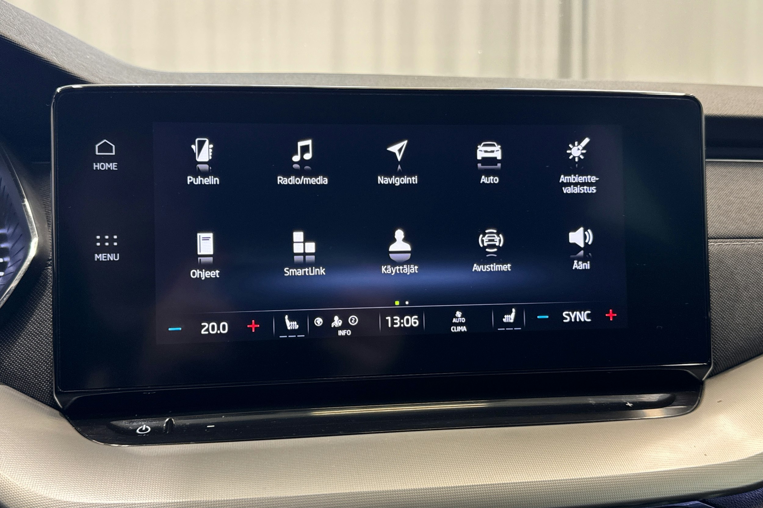 musta Skoda Octavia 2023 kuva 21.