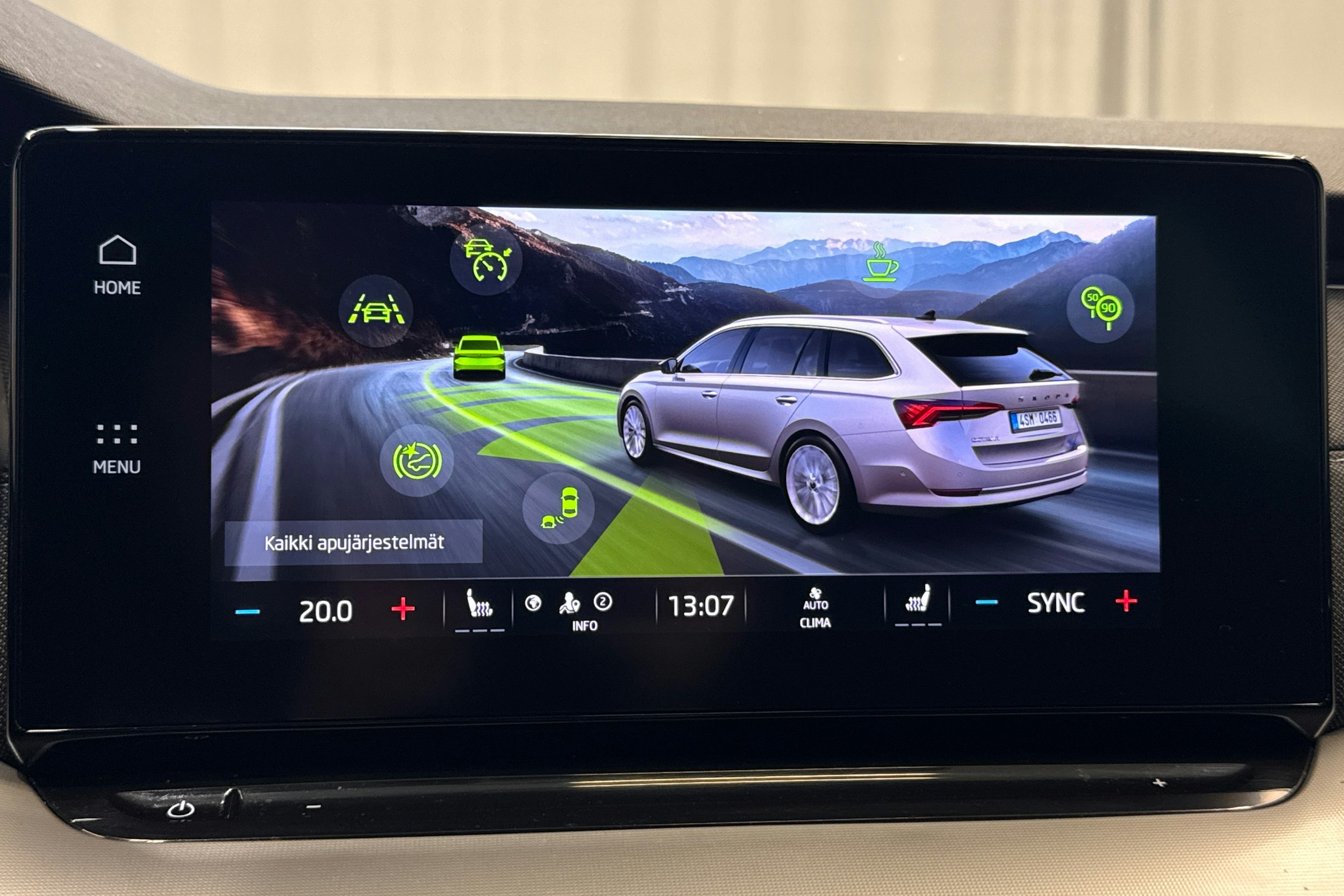 musta Skoda Octavia 2023 kuva 22.