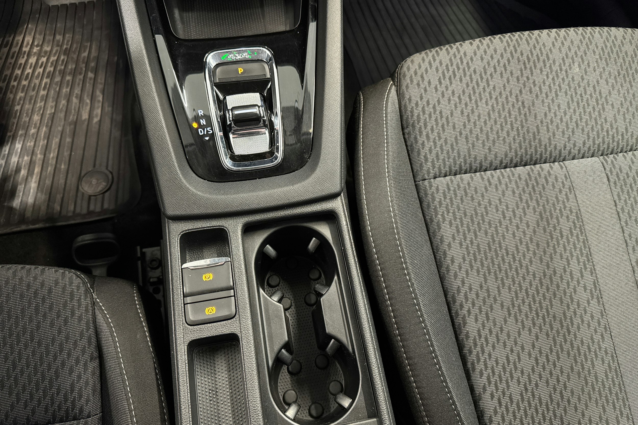 musta Skoda Octavia 2023 kuva 24.
