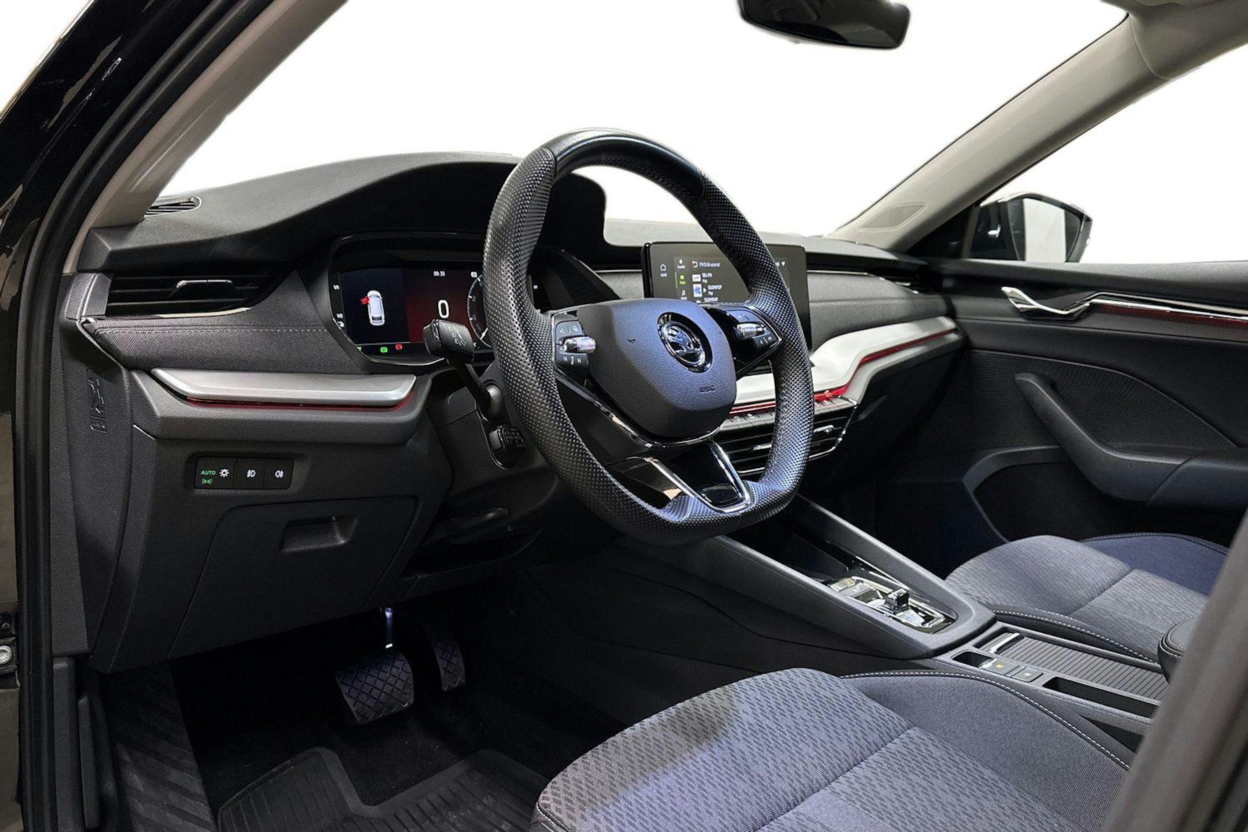 musta Skoda Octavia 2023 kuva 8.