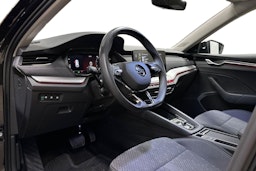 musta Skoda Octavia 2023 kuva 8.