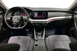 musta Skoda Octavia 2023 kuva 10.