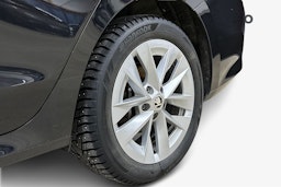 musta Skoda Octavia 2023 kuva 12.