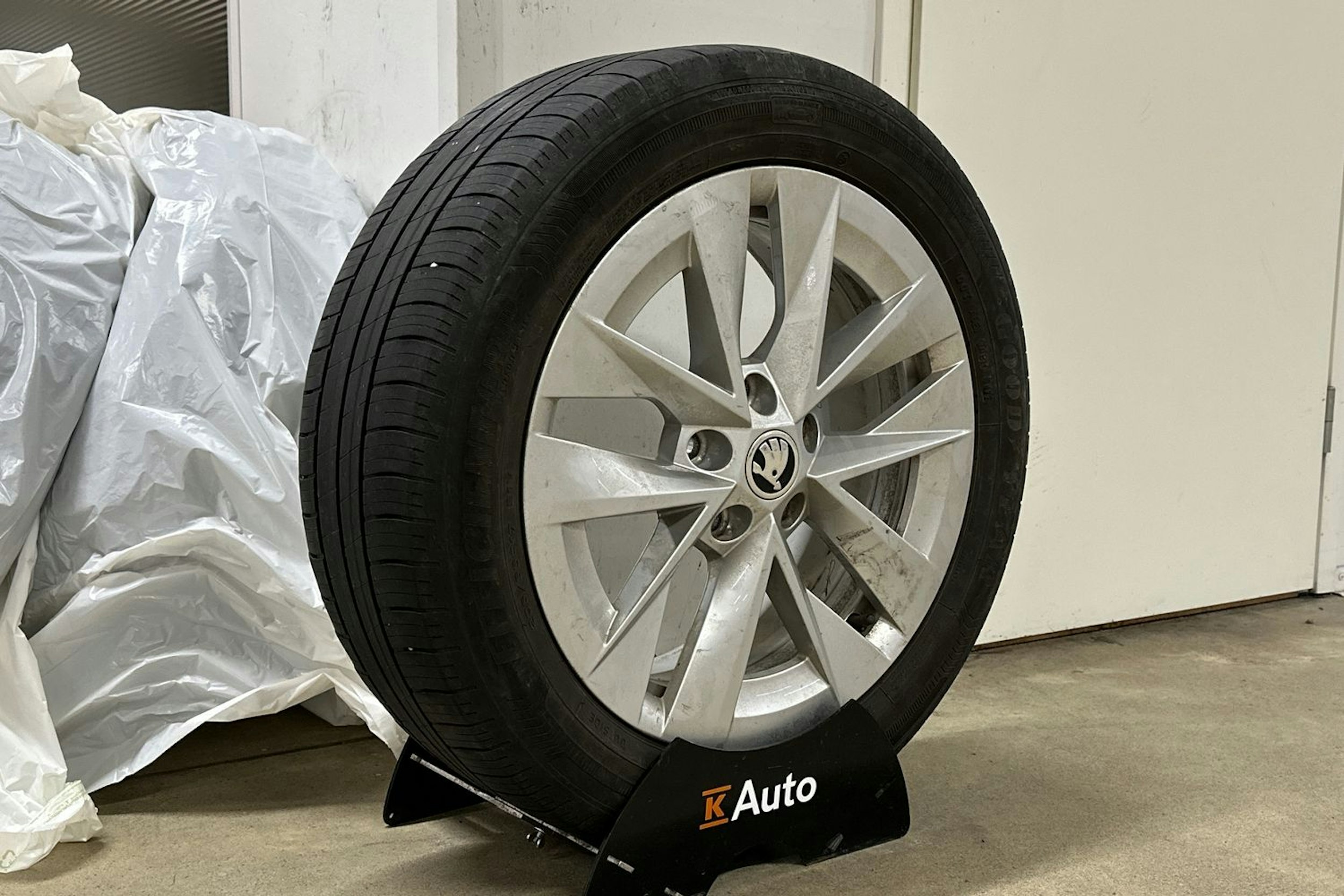 musta Skoda Octavia 2023 kuva 14.