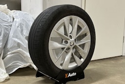 musta Skoda Octavia 2023 kuva 14.