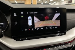 musta Skoda Octavia 2023 kuva 16.