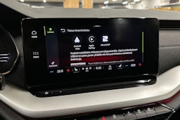 musta Skoda Octavia 2023 kuva 17.