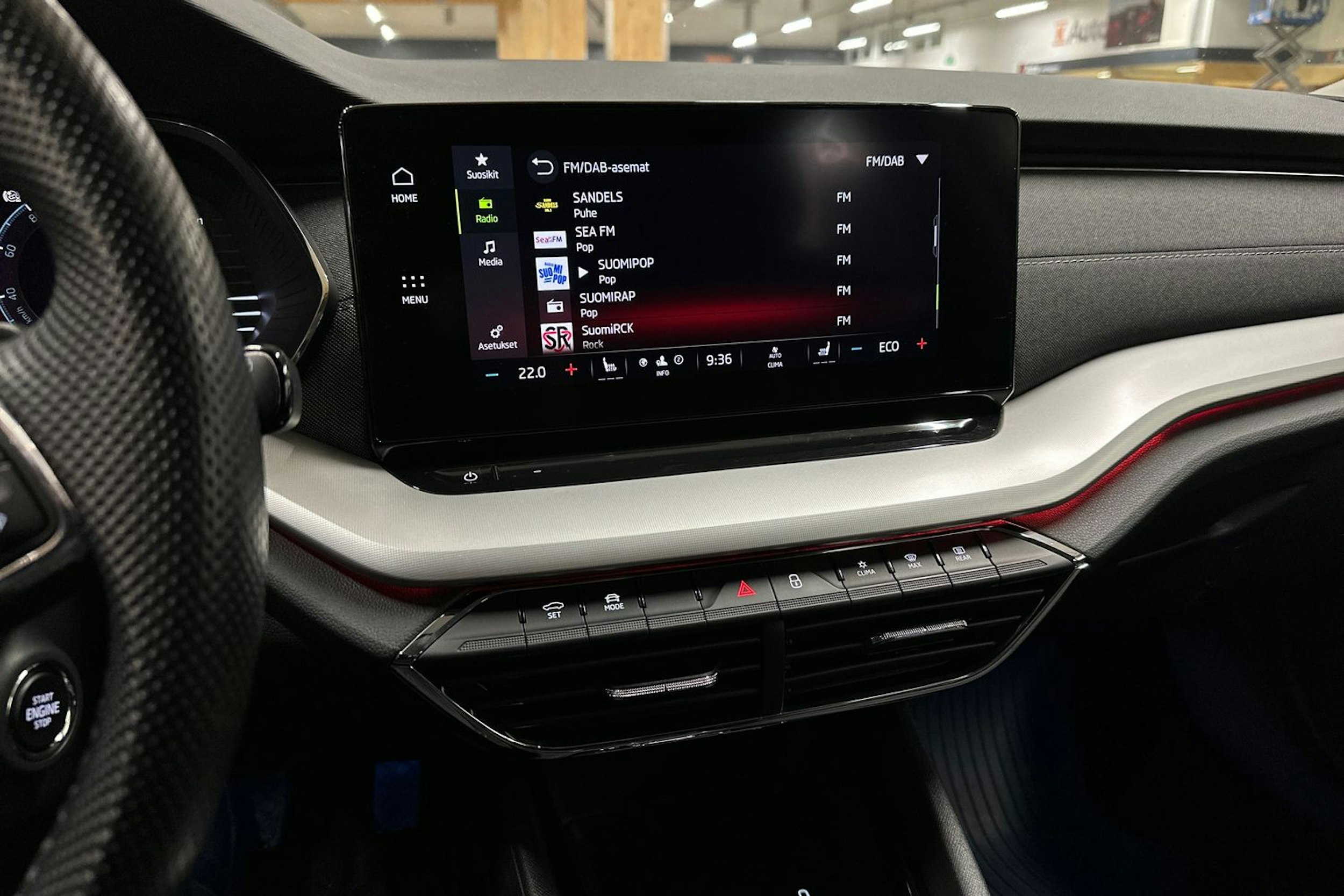 musta Skoda Octavia 2023 kuva 19.