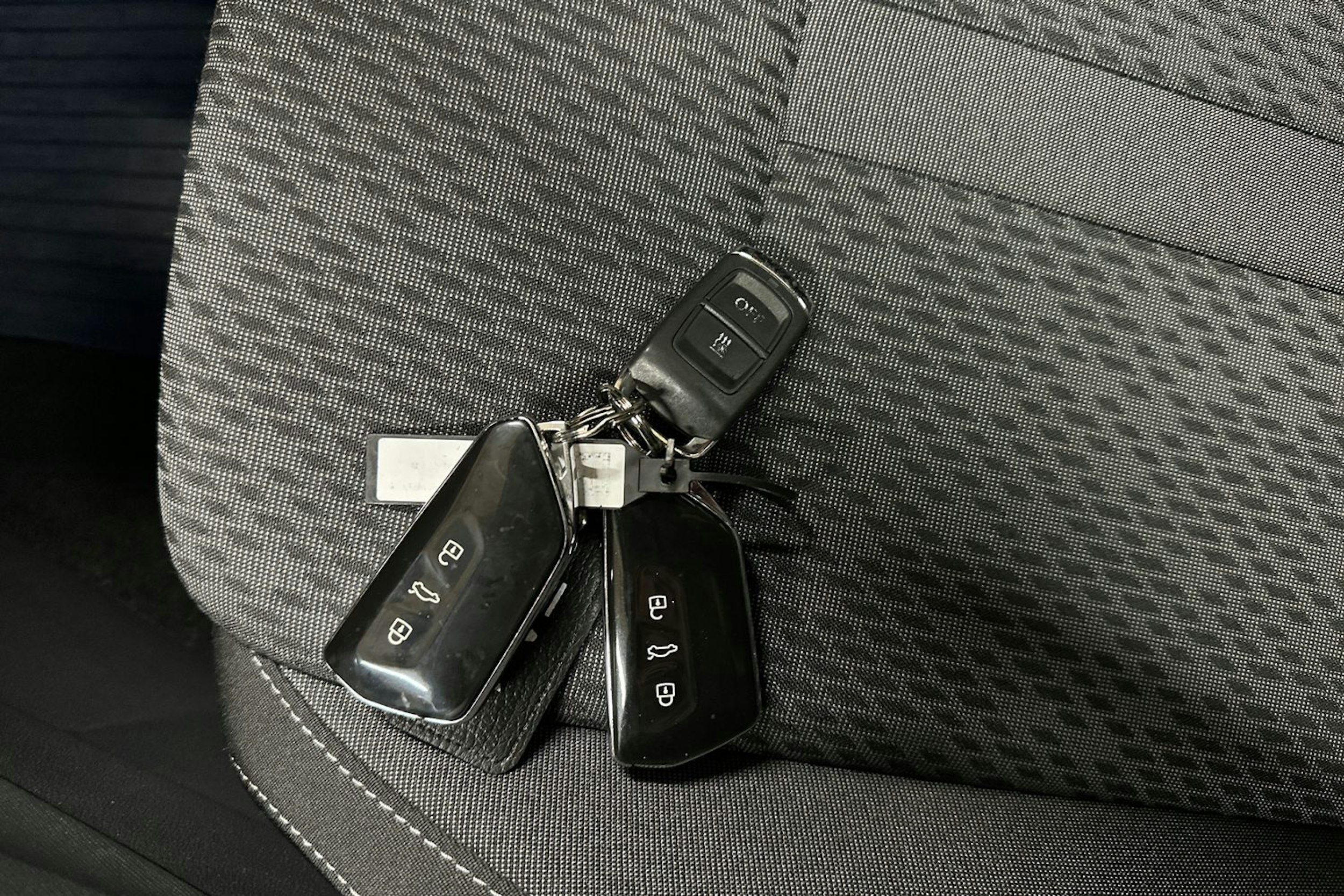 musta Skoda Octavia 2023 kuva 20.