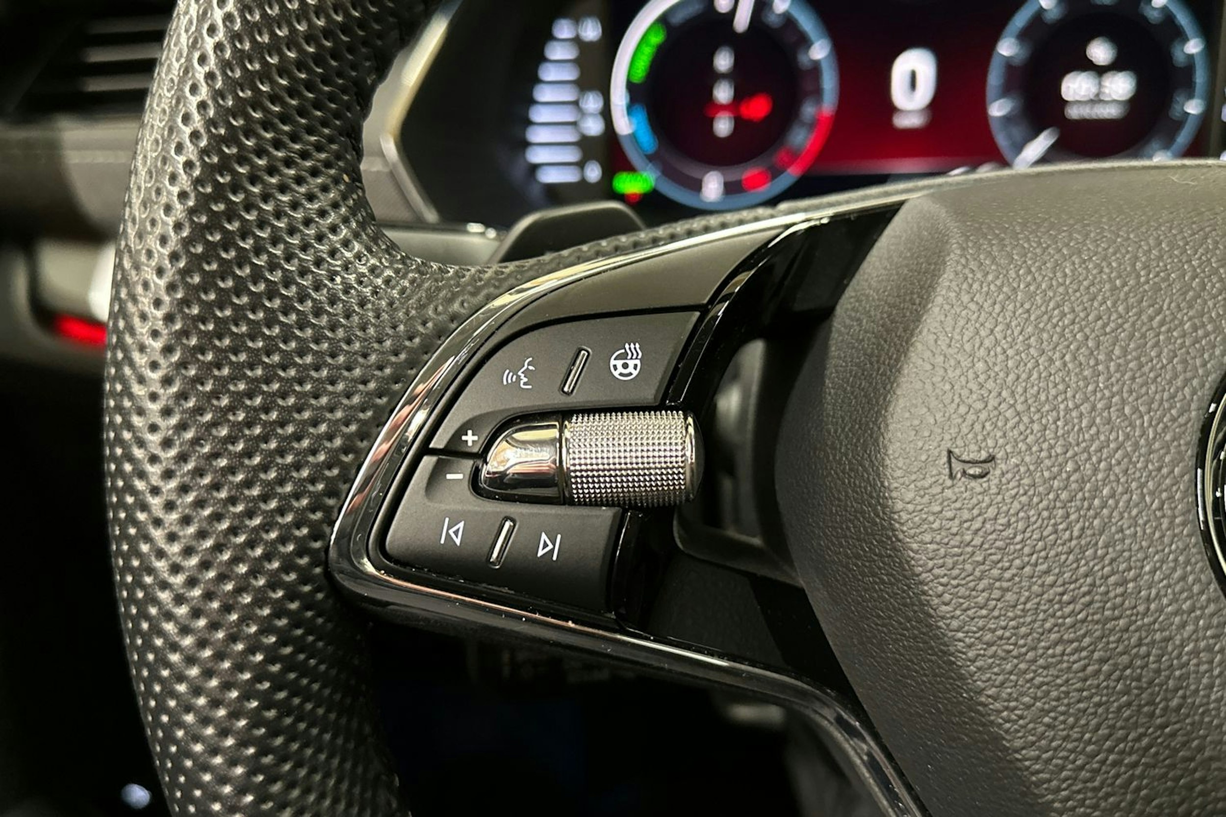 musta Skoda Octavia 2023 kuva 24.