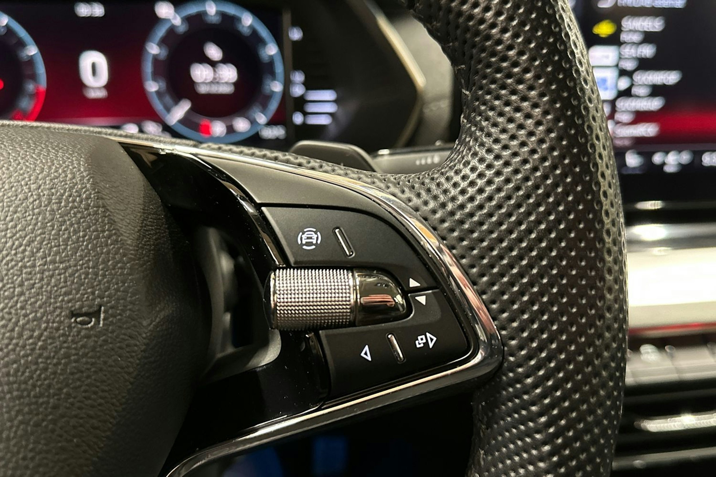 musta Skoda Octavia 2023 kuva 25.