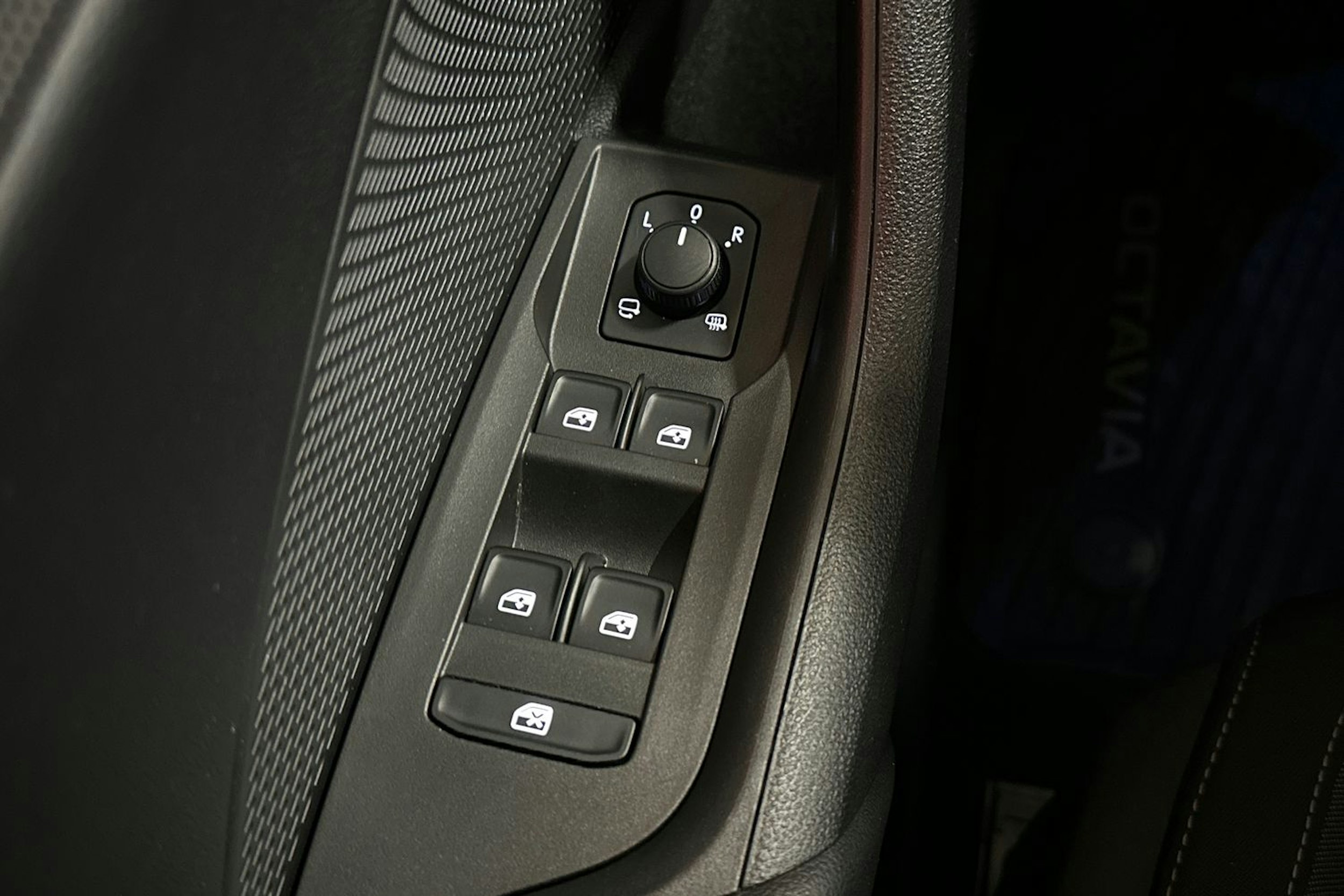 musta Skoda Octavia 2023 kuva 26.