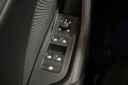 musta Skoda Octavia 2023 kuva 26.