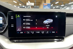 musta Skoda Octavia 2024 kuva 20.