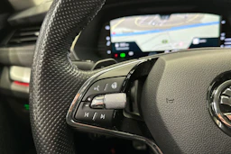 musta Skoda Octavia 2024 kuva 27.