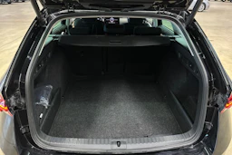 musta Skoda Octavia 2024 kuva 31.