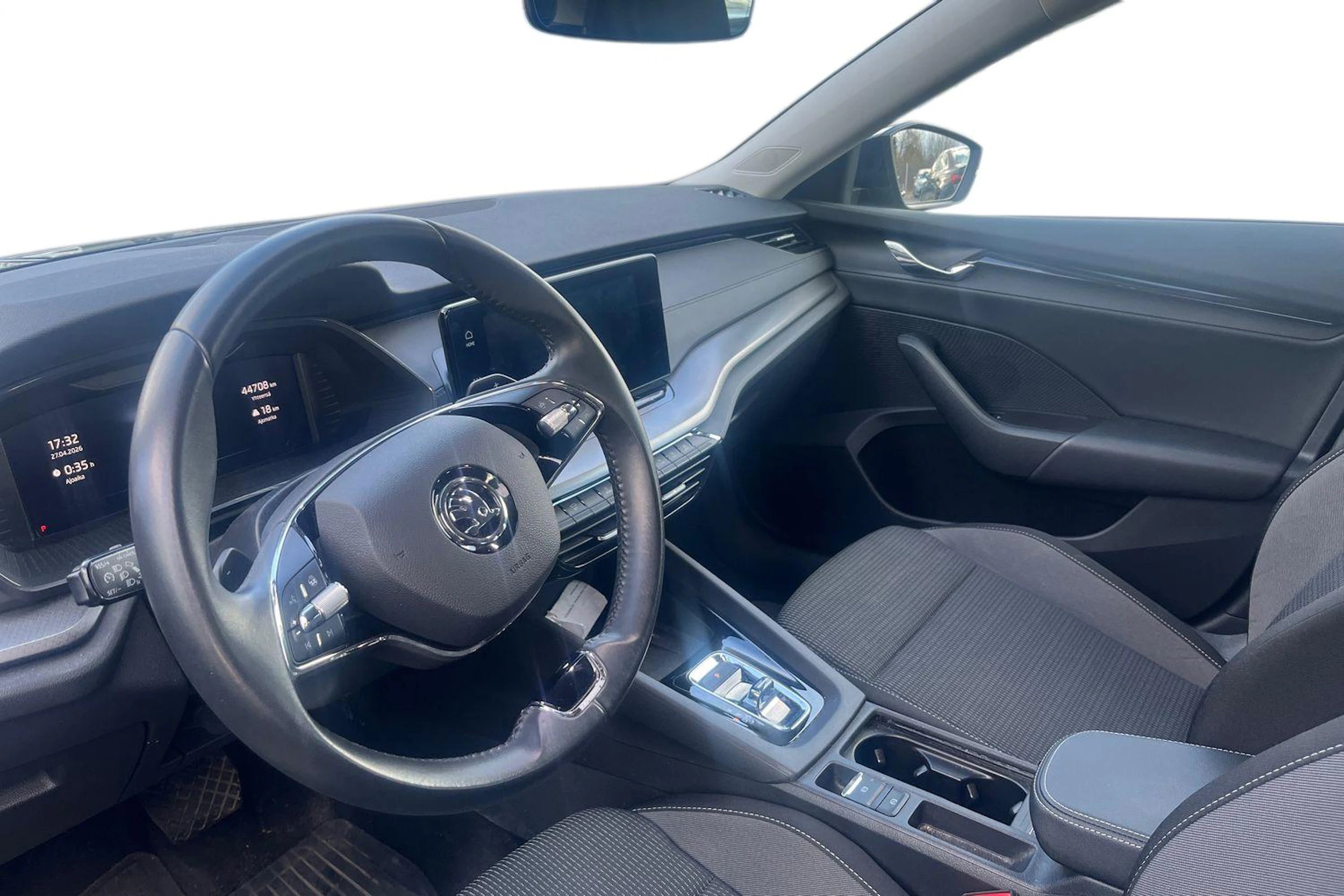 sininen Skoda Octavia 2023 kuva 3.