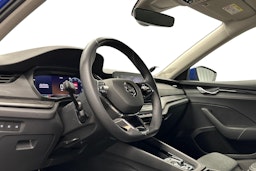sininen Skoda Octavia 2023 kuva 6.