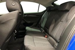 sininen Skoda Octavia 2023 kuva 8.