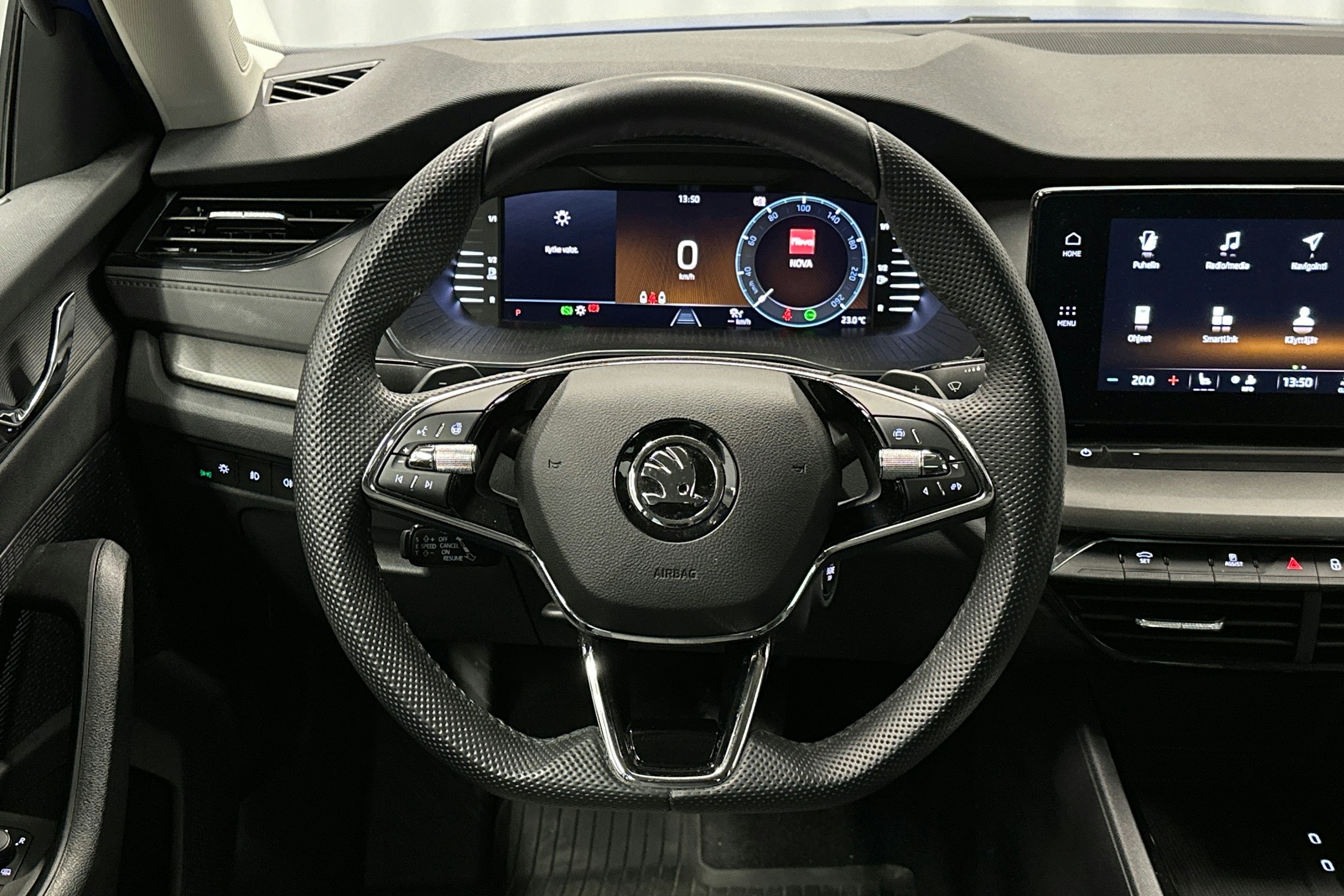 sininen Skoda Octavia 2023 kuva 11.