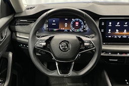 sininen Skoda Octavia 2023 kuva 11.