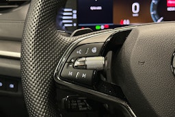 sininen Skoda Octavia 2023 kuva 13.