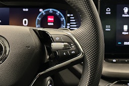 sininen Skoda Octavia 2023 kuva 14.