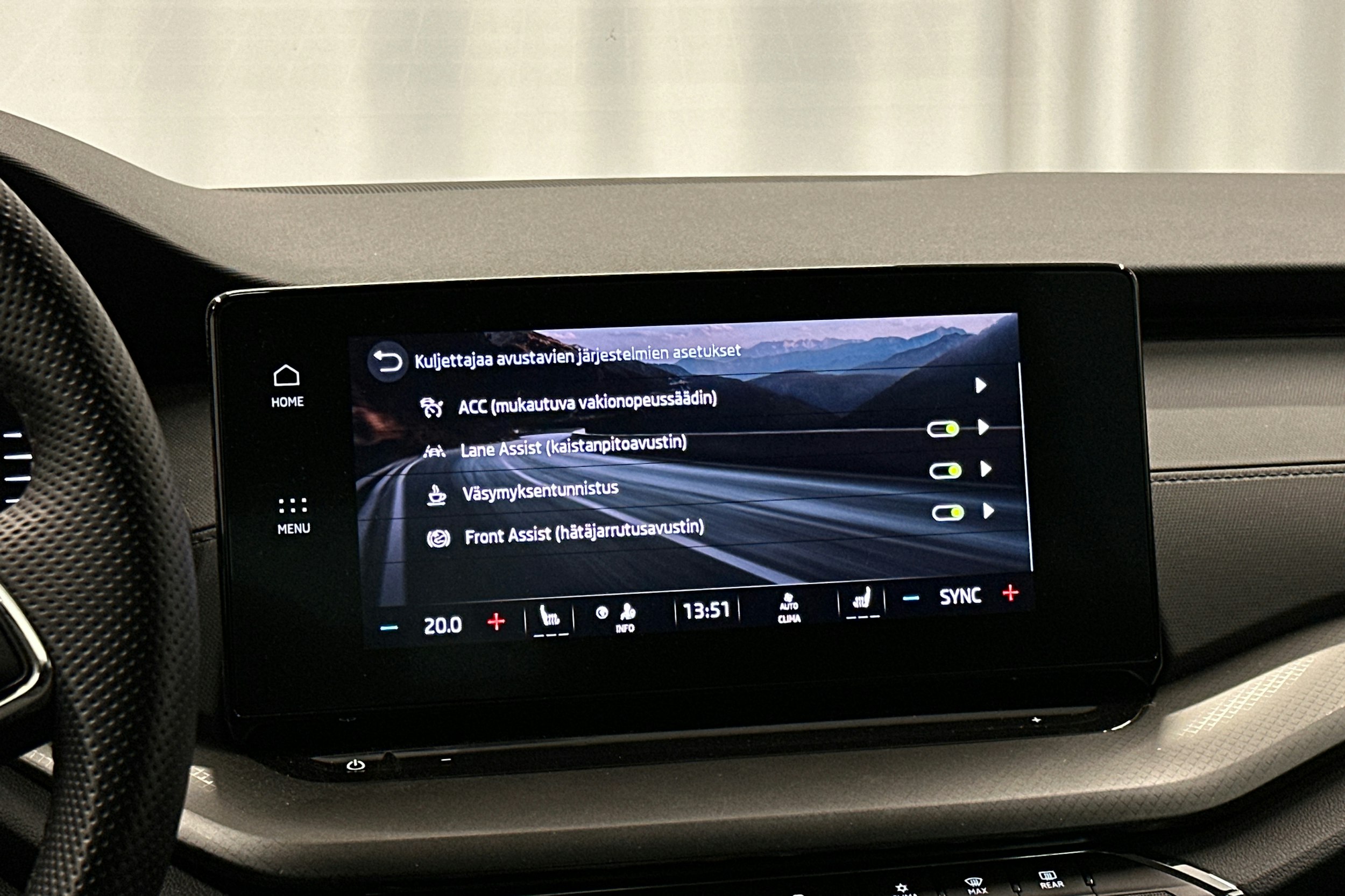 sininen Skoda Octavia 2023 kuva 16.