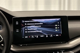 sininen Skoda Octavia 2023 kuva 16.