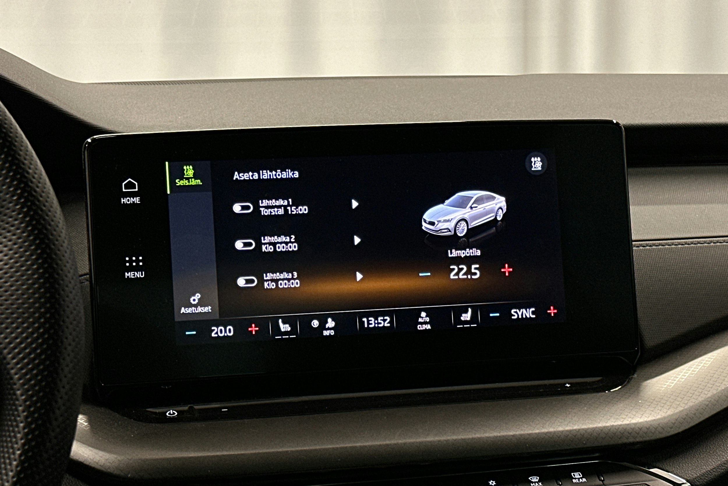 sininen Skoda Octavia 2023 kuva 18.