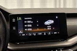 sininen Skoda Octavia 2023 kuva 18.