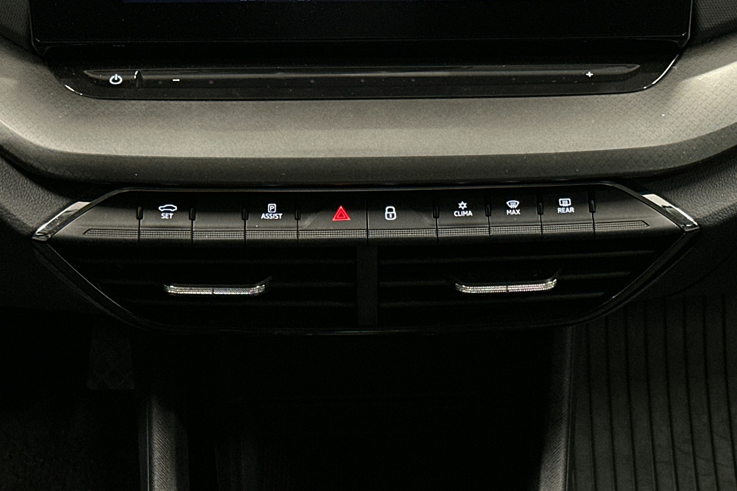 sininen Skoda Octavia 2023 kuva 19.