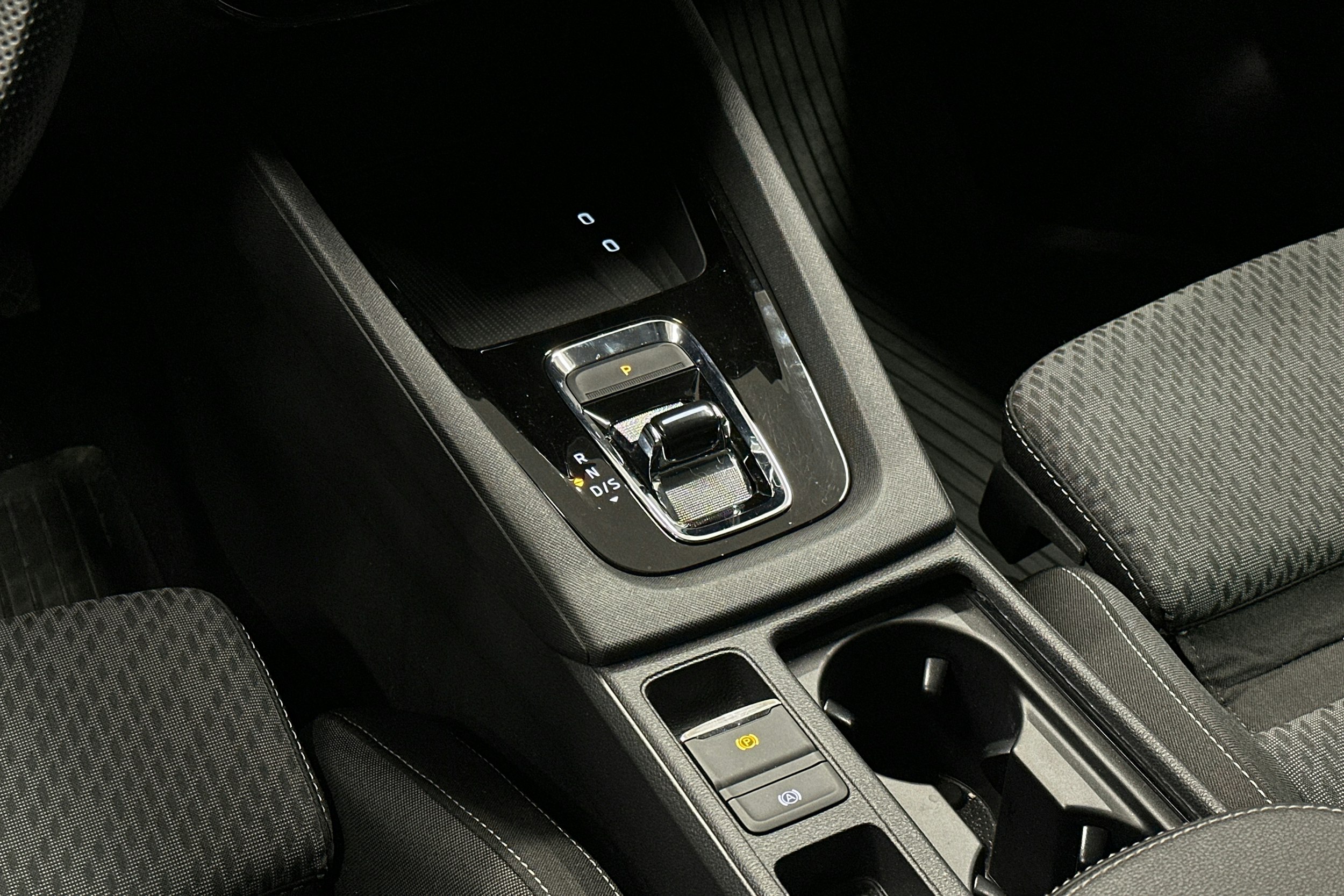 sininen Skoda Octavia 2023 kuva 20.