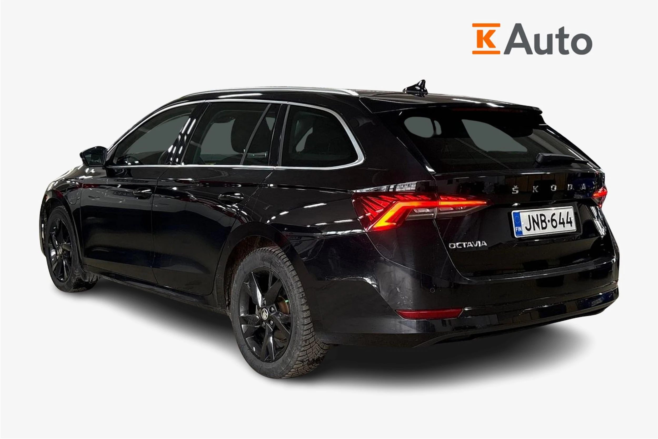 musta Skoda Octavia 2023 kuva 2.