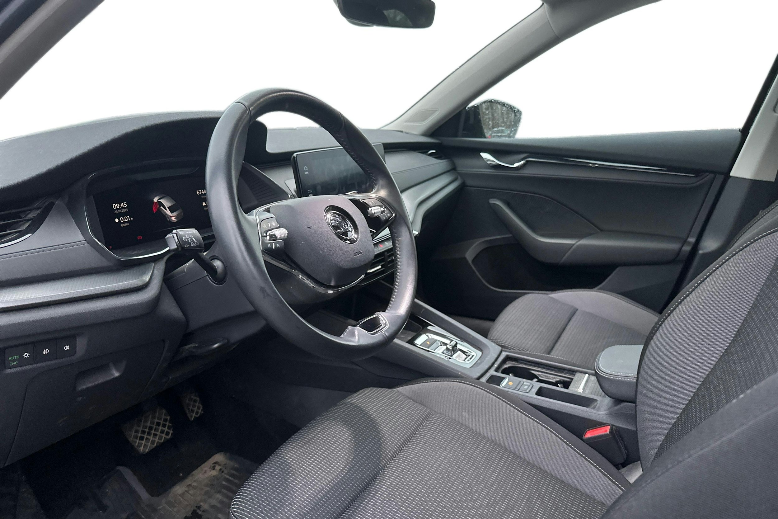 Musta Skoda OCTAVIA 2023 kuva 3.