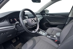 Musta Skoda OCTAVIA 2023 kuva 3.