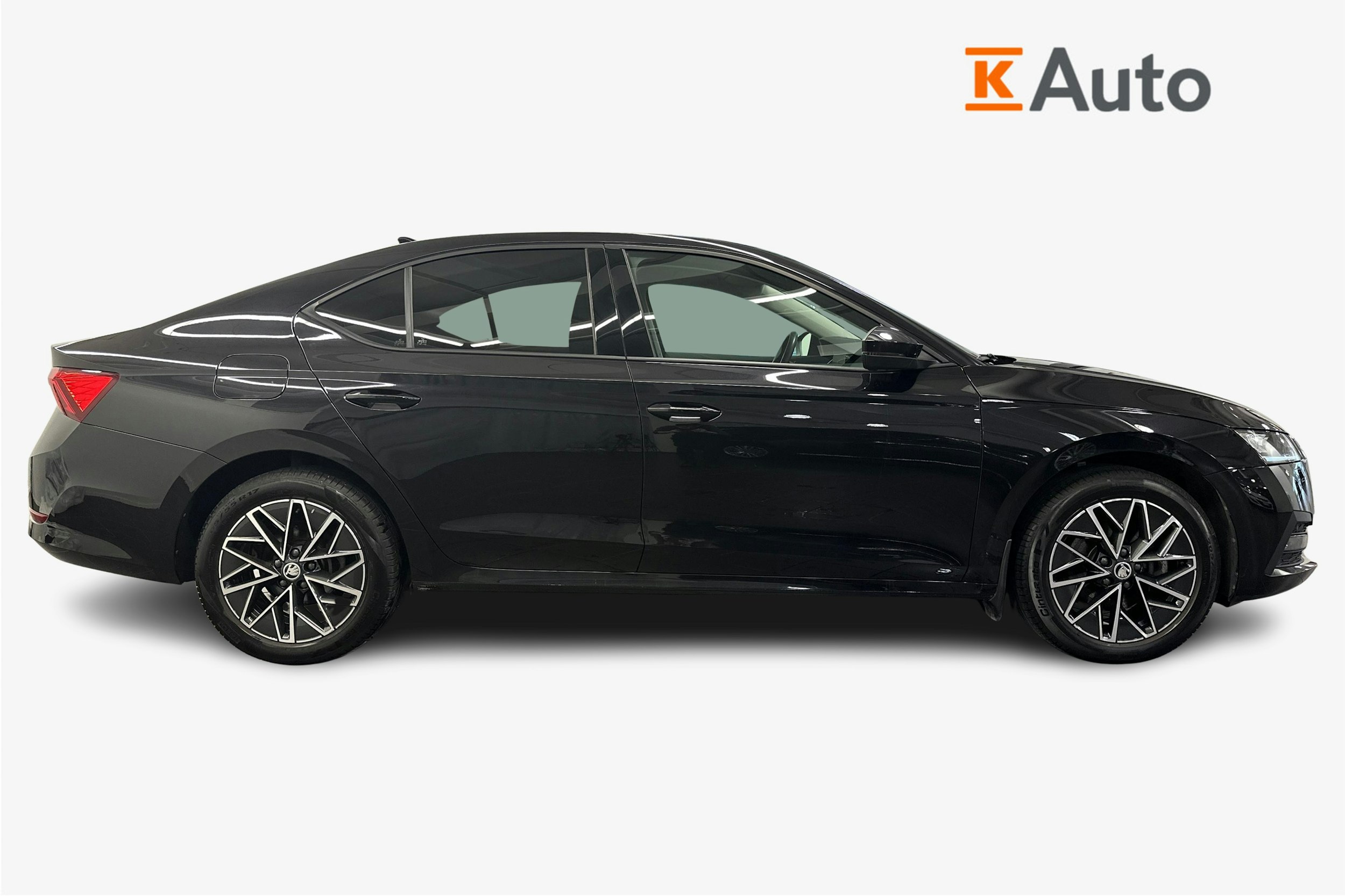 Musta Skoda OCTAVIA 2023 kuva 6.