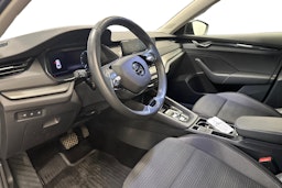 Musta Skoda OCTAVIA 2023 kuva 7.