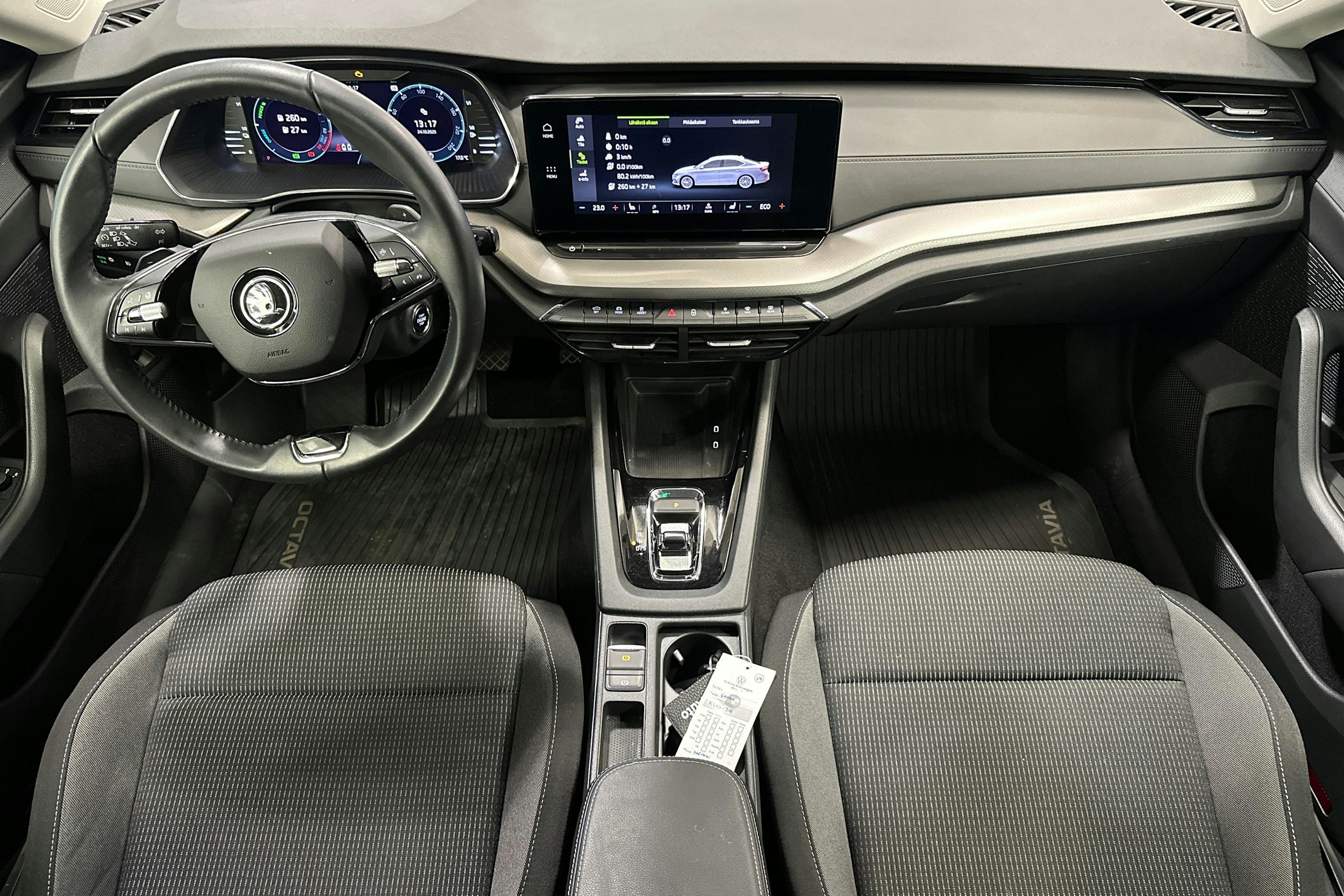 Musta Skoda OCTAVIA 2023 kuva 9.