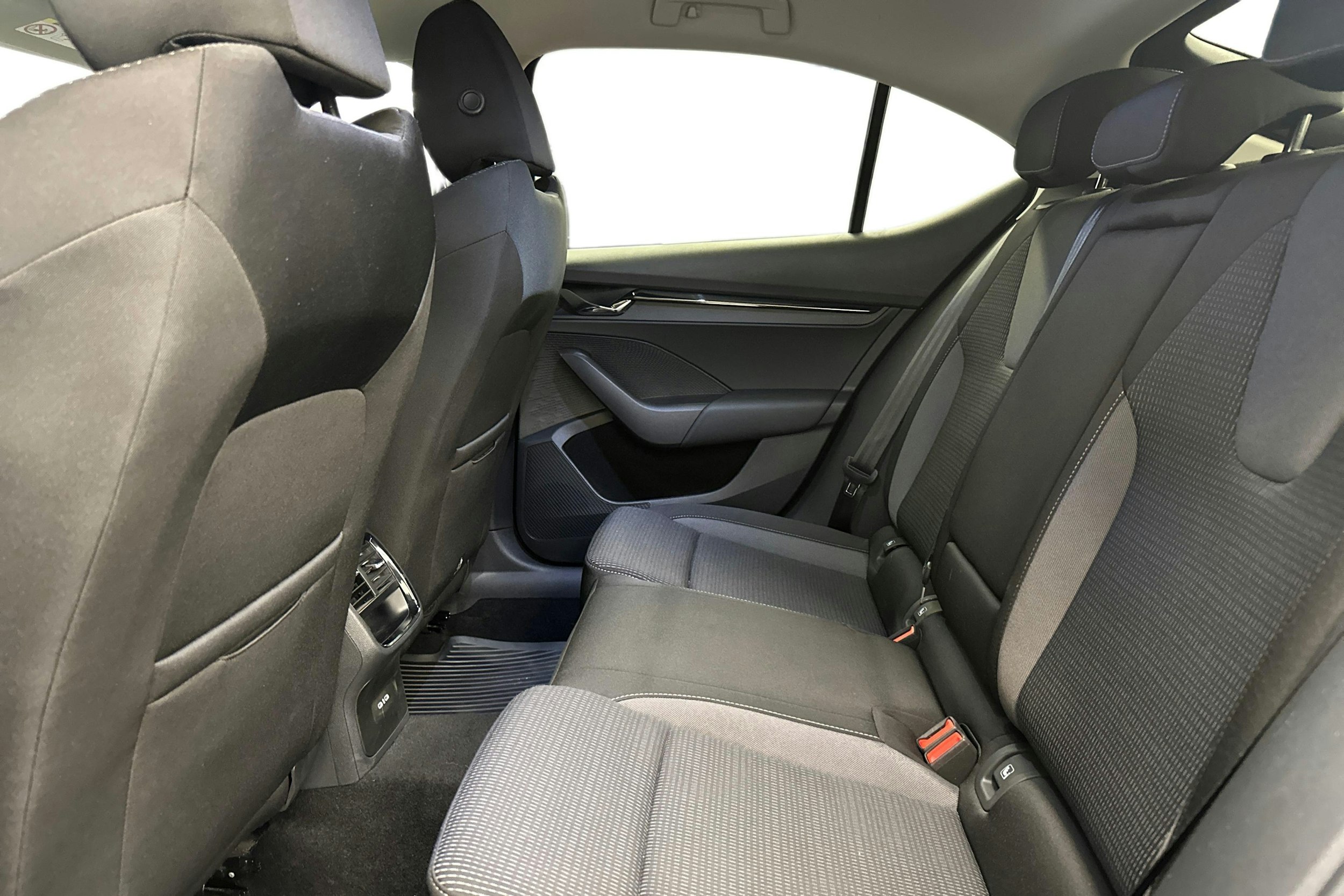 Musta Skoda OCTAVIA 2023 kuva 10.