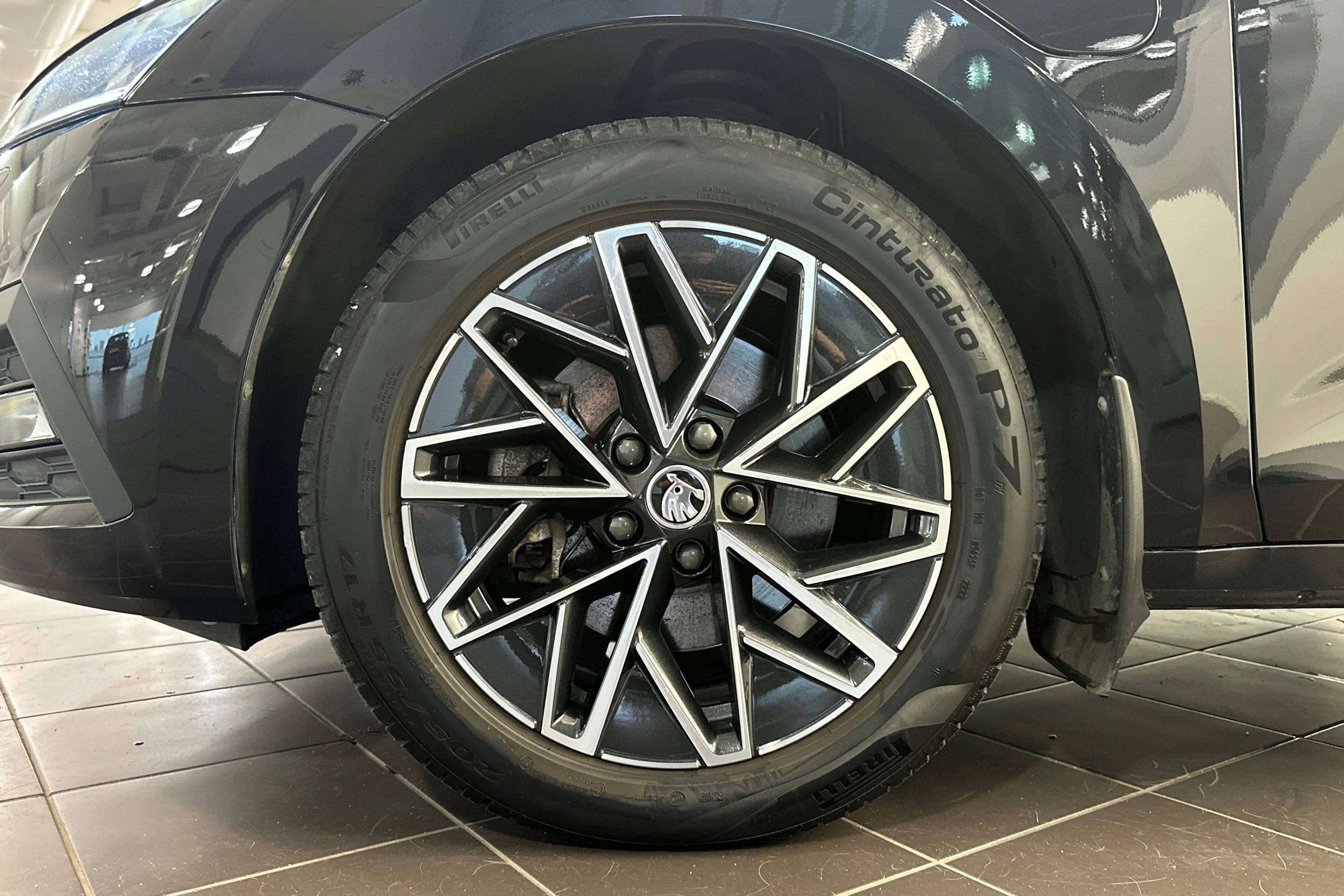 Musta Skoda OCTAVIA 2023 kuva 11.