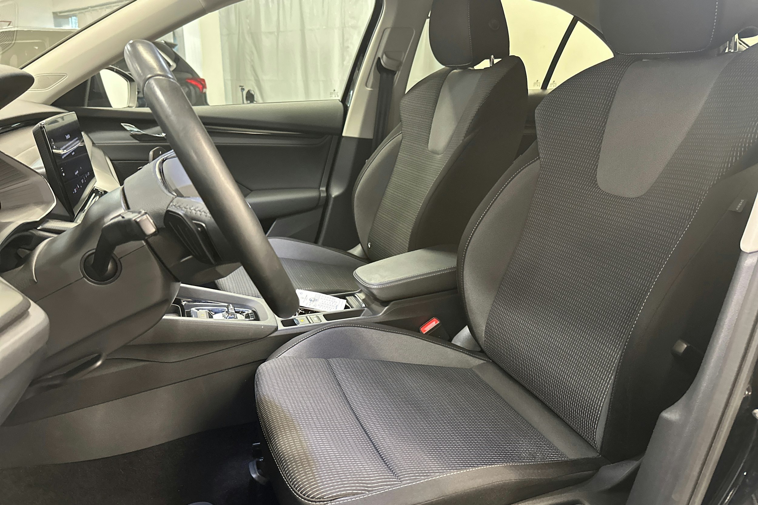 Musta Skoda OCTAVIA 2023 kuva 14.